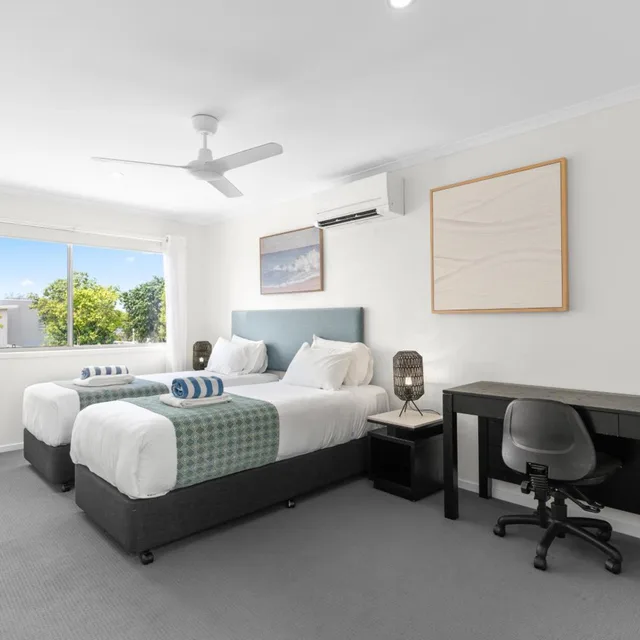 3 Bedrooms, Town House، Direct Hotels - Breeze on Brightwater 6/10