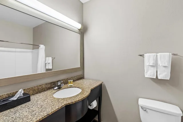 غرفة قياسية بسريرين كوين، Days Inn by Wyndham Rockdale Texas 5/7