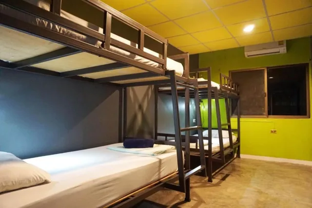 Female Dorm, Female Only، B&B House & Hostel 1/2