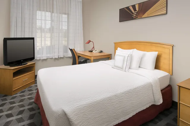 2 Bedrooms, Suite, TownePlace Suites by Marriott Albuquerque Airport 7/10