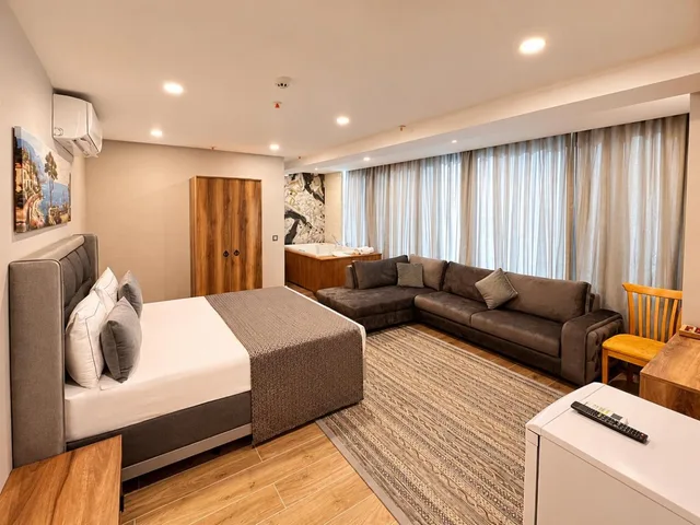 جناح بسرير كينج مع أريكة بجاكوزي، Old Town Point Hotel & Spa Antalya 1/7