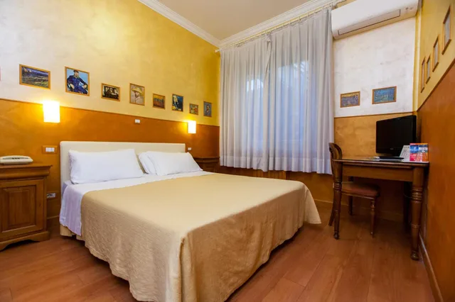 غرفة كلاسيكية بسرير مزدوج أو سريرين منفصلين، Diana Suites 2/10