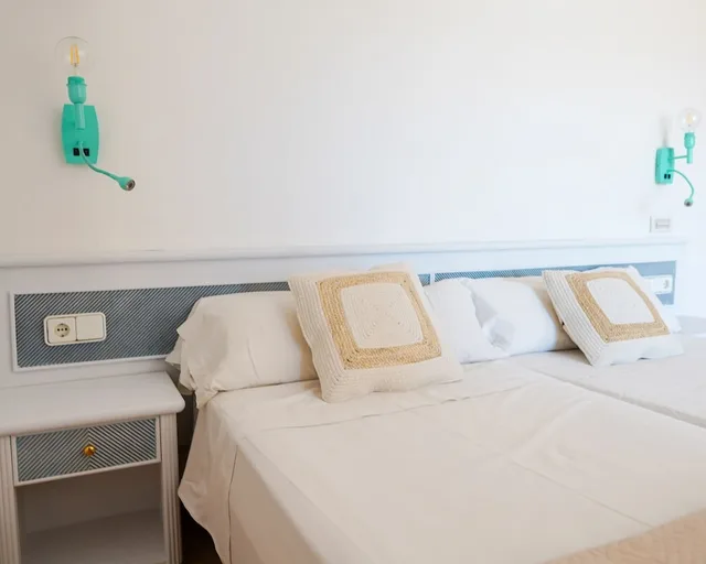 استوديو بسرير كوين بشرفة، Rosamar Ibiza Hotel 2/4