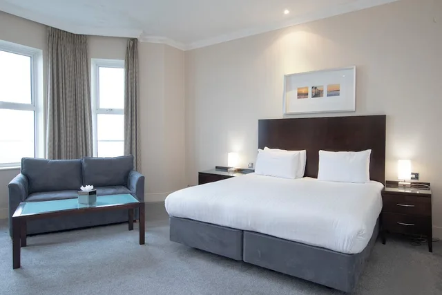 Feature, Superior, Double Bed, with View، Bournemouth East Cliff by Belvilla 6/10