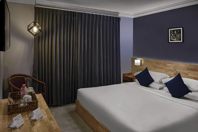 Standard, King Bed, No Window، Pacific Hotel 2/10