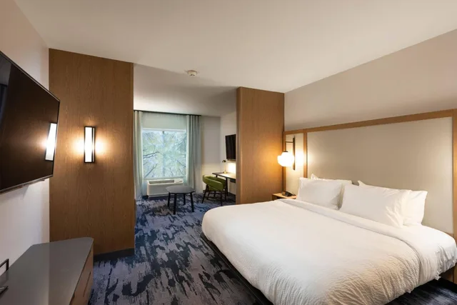 جناح تنفيذي بسرير كينج مع أريكة، Fairfield Inn & Suites by Marriott Arkadelphia 1/2