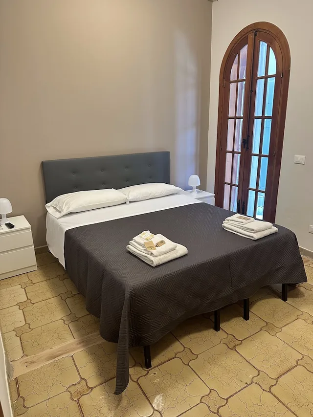 شقة بسرير كوين بإطلالة على الجبل مع أريكة، B B Sicily In Love 4/6