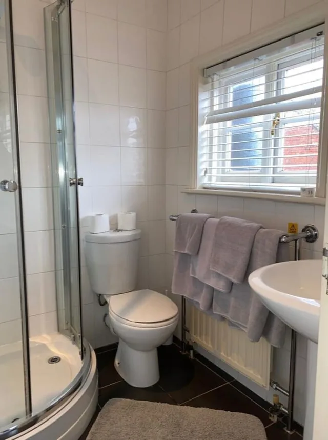 Family, 1 Double and 1 Single Bed, OYO Tamworth Arms Boutique Pub and Hotel 6/6