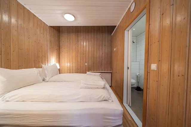Studio, Double Bed, Guesthouse Galtafell 1/3
