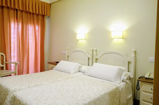 Standard, Double Bed, Hostal Toledo 5/10