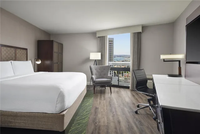 Room, King Bed, Bay View, High Floor، The DEXTRO Little Italy, BW Premier Collection 3/4