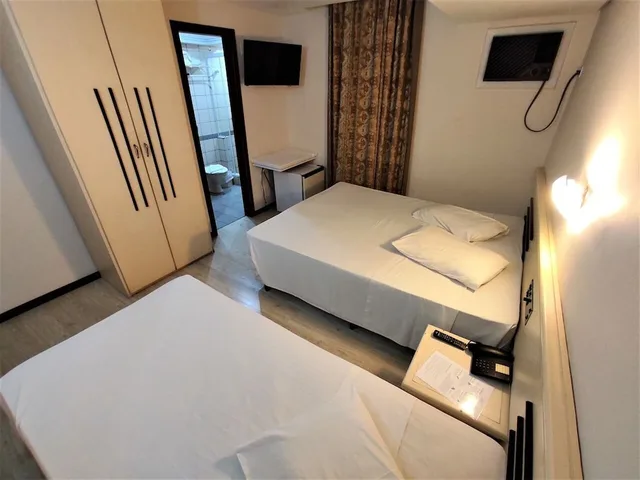 غرفة قياسية ثلاثية بسرير مزدوج وسرير فردي، Hotel Granville 2/6