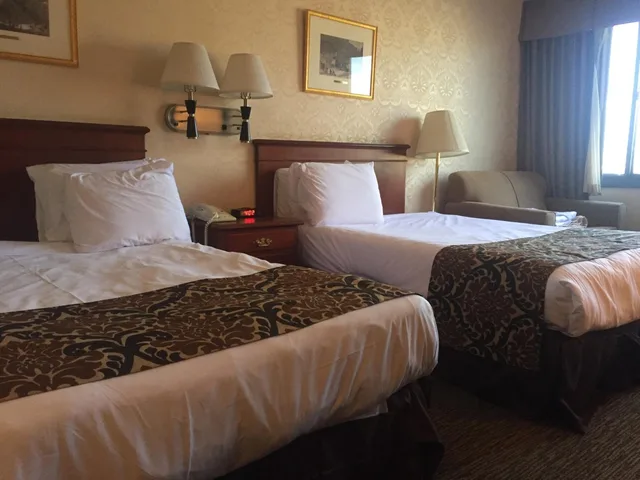غرفة بسرير مزدوج مع أريكة، Airway Inn at LaGuardia 2/5