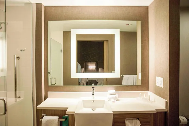 جناح بسريرين كوين بغرفة نوم واحدة مع سرير سحّاب إضافي لذوي الإعاقة، SpringHill Suites by Marriott Athens Downtown/University Area 4/4