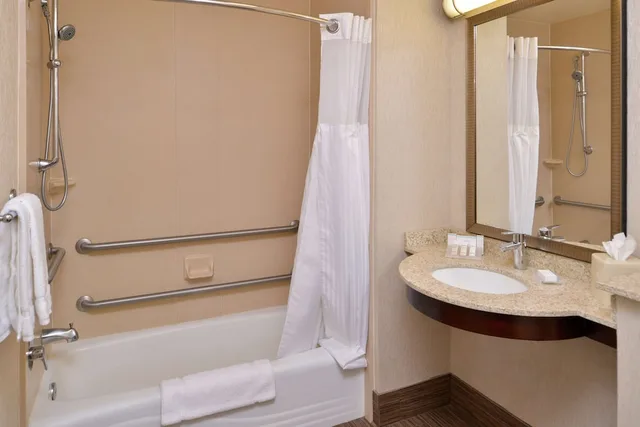جناح بسرير كينج لذوي الإعاقة، Hilton Garden Inn Boise Spectrum 4/5