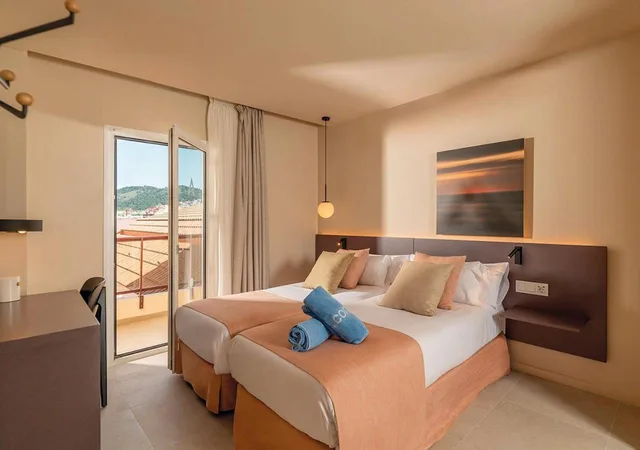 غرفة عائلية بسرير كوين وسرير فردي، AQUA Hotel Promenade & Spa 1/5