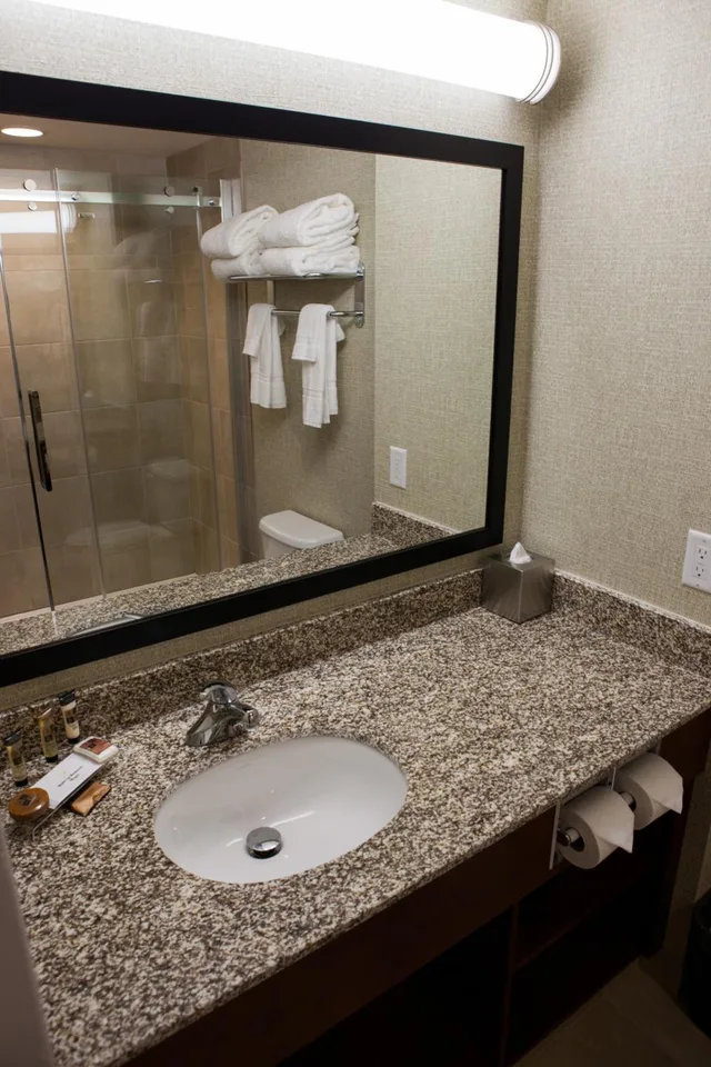غرفة بسرير كوين، Best Western Plus Service Inn and Suites 7/8