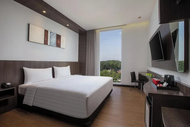Standard, Queen Bed, City View, Hotel NEO Dipatiukur - Bandung by ASTON 1/2