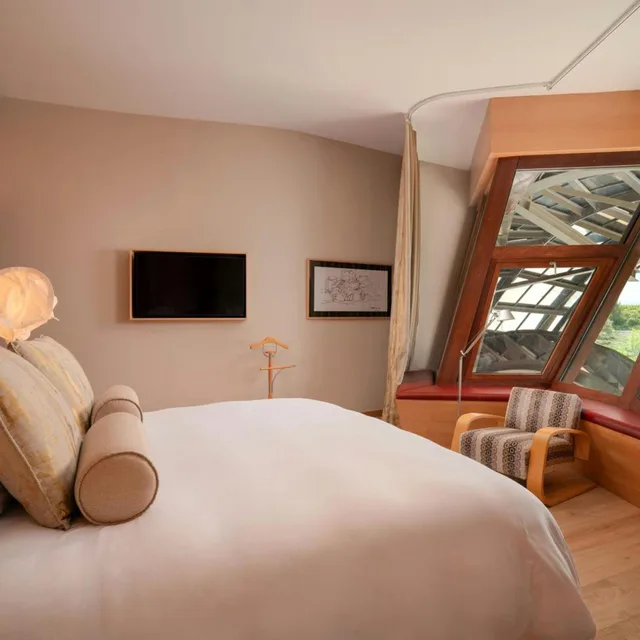 غرفة ديلوكس بسرير كينج بإطلالة على الجبل، Hotel Marques de Riscal A Luxury Collection Hotel Elciego 2/8