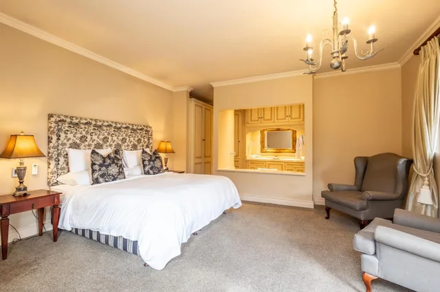 فيلا بإطلالة على البحيرة بغرفتي نوم، L Ermitage Franschhoek Chateau Villas 2/6