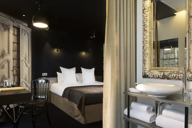 غرفة ديلوكس ثلاثية بسرير كوين مع أريكة، Grand Hotel Lafayette Buffault 5/6