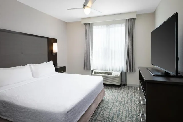 جناح بسرير كينج مع أريكة لذوي الإعاقة، Homewood Suites by Hilton San Jose Santa Clara 2/4