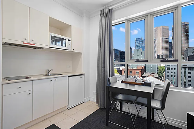 شقة بسرير كوين، Comfort Apartments Melbourne Central 10/10