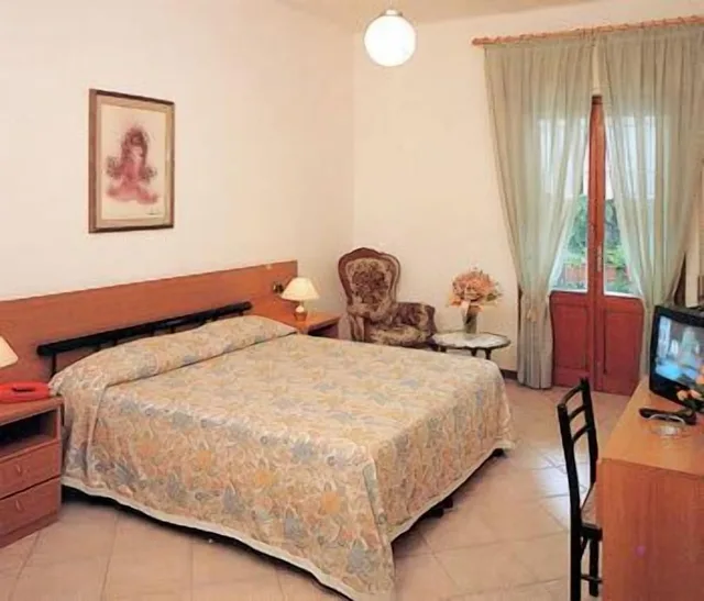 Standard, Double Bed, Balcony, Hotel Astor Victoria 3/6