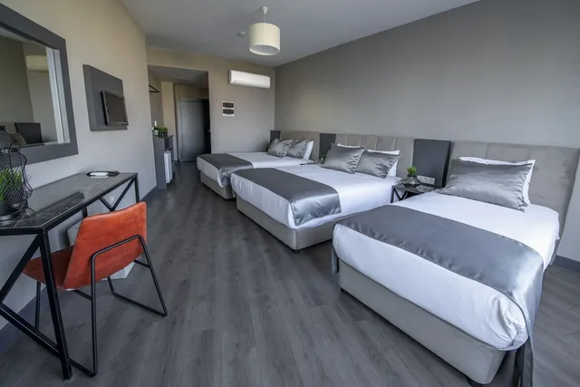 غرفة عائلية بسرير كوين وسرير فردي، Tourist Hotel Antalya 1/2