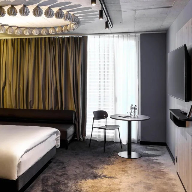 Classic, Superior, Queen Bed, Sofa, Mercure Hotel Delemont 7/10