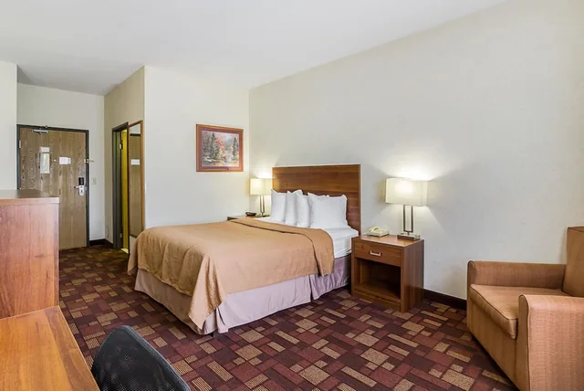 غرفة قياسية بسرير كوين، Econo Lodge Luverne I-90 2/4