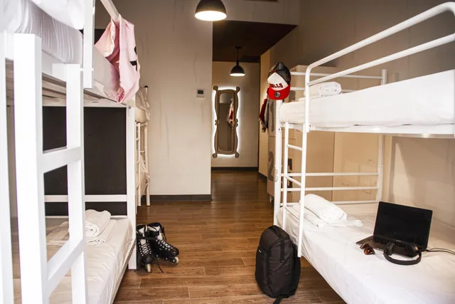 سكن مشترك بستة أسرّة للنساء بحمام خاص، room00 Chueca Hostel 4/8