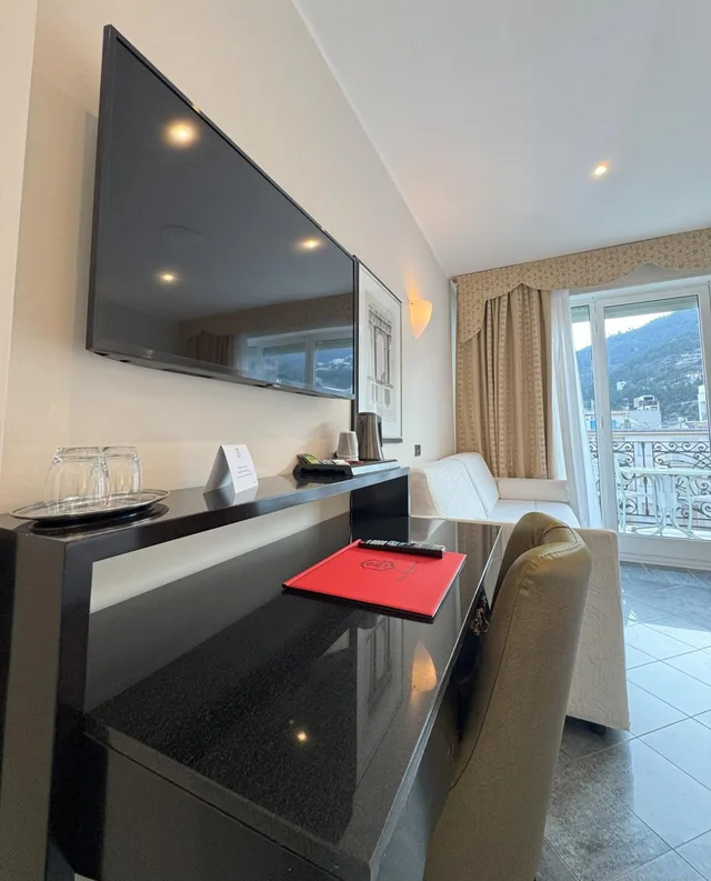 جناح جونيور بإطلالة على البحر، Grand Hotel Mediterranee 5/6