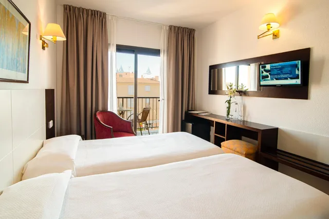 غرفة بسريرين منفصلين، Hotel Amoros 1/2