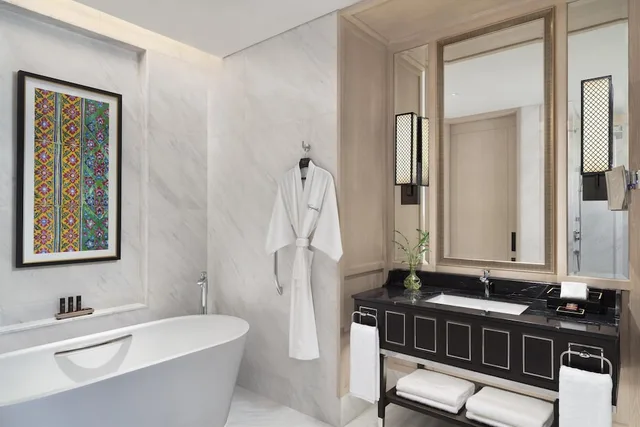 غرفة غراند بريميير بسرير كينج، Sindhorn Kempinski Hotel Bangkok 2/3