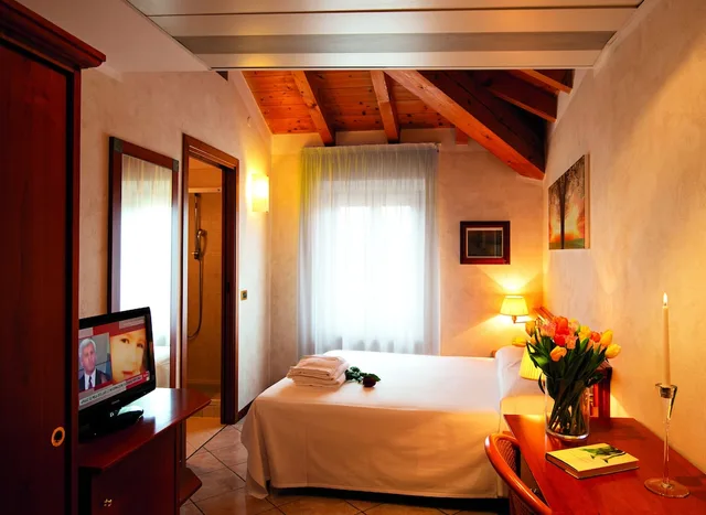 Room, Double Bed, Partial Lake View، Corte Regina 3/4