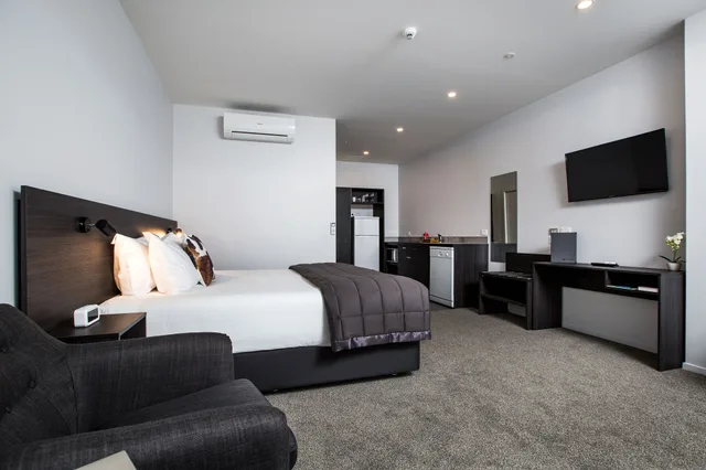 استوديو لذوي الإعاقة، The Metrotel Motel 1/3