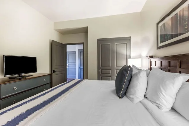 2 Bedrooms, Suite, King and Queen Bed, Sofa, Bluegreen Vacations Big Bear Village, an Ascend Collection Resort 3/7