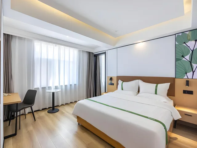 غرفة عائلية بسرير كينج وسريرين منفصلين، GreenTree Inn LanZhou YanBei Road United University Express Hotel 1/1