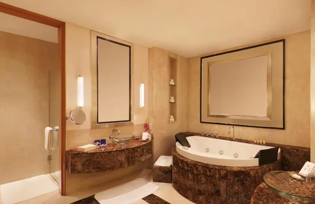 غرفة سوبيريور بإطلالة على الحديقة، Trident Hotel Gurgaon 1/1