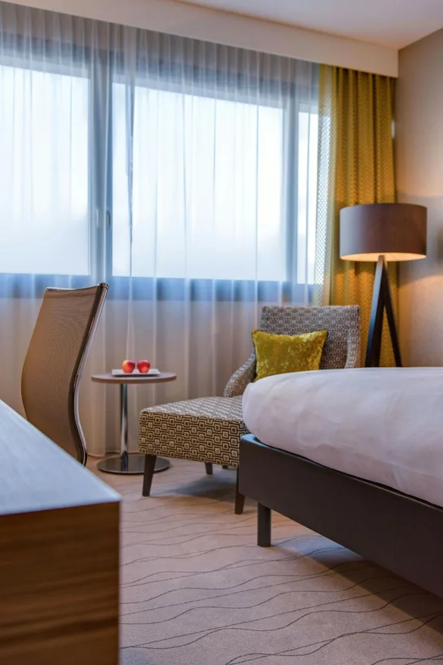 غرفة تنفيذية تنفيذية مع دخول الصالة في طابق مرتفع، BONN MARRIOTT HOTEL 4/10