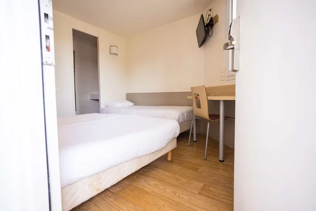 Standard, 1 Double and 1 Single Bed, Premiere Classe Cherbourg Tourlaville 6/10