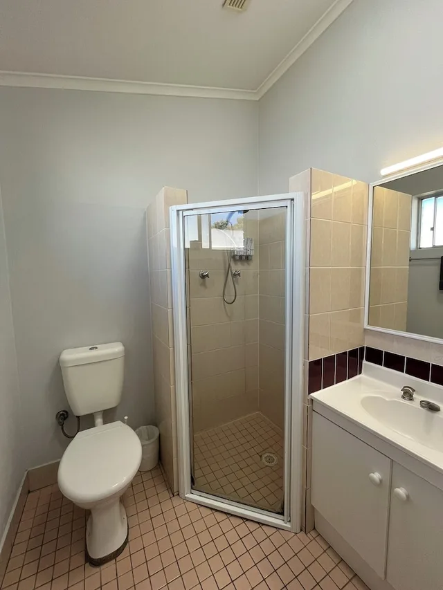 1 Bedroom, Suite, Queen Bed, REST POINT MOTOR INN 6/6