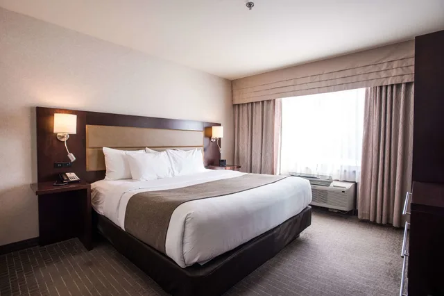 غرفة قياسية بسرير كينج، Quality Inn and Suites Val d Or, QC 3/9