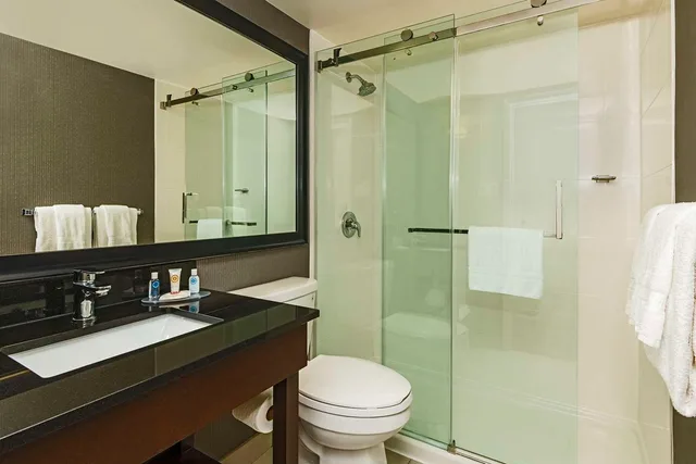 غرفة بسرير كينج، Comfort Inn Cambridge - Highway 401 9/9