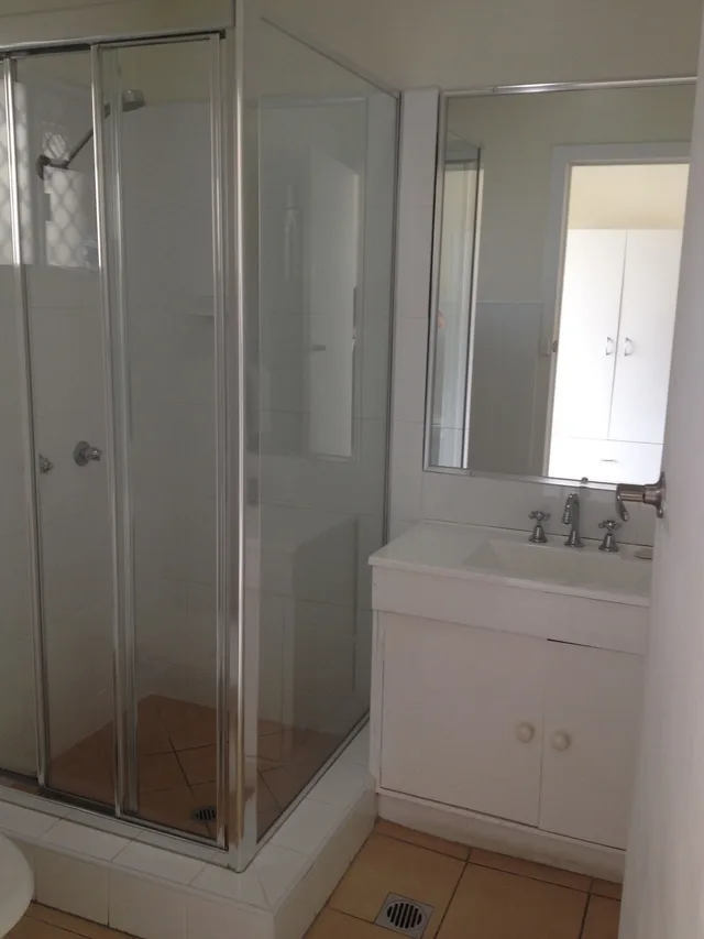 غرفة قياسية بسرير كينج وسرير فردي، Tweed Central Motel 2/2