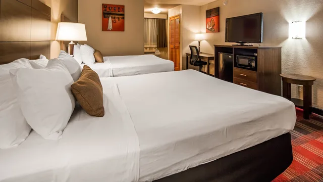 Standard, 2 Double Beds, Best Western Green Bay Inn Conference Center 4/8