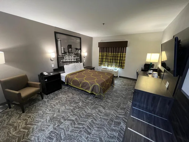 غرفة بسرير كوين لذوي الإعاقة، Super 8 By Wyndham Lake Charles Sulphur 1/3