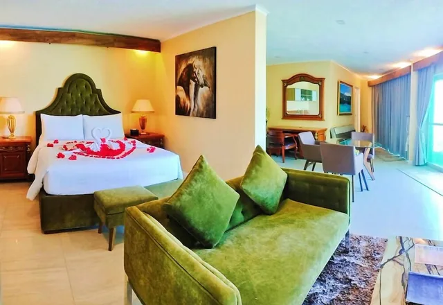 جناح استوديو شهر العسل بسرير كوين بإطلالة على البحر، Monaco Suites De Boracay 1/7