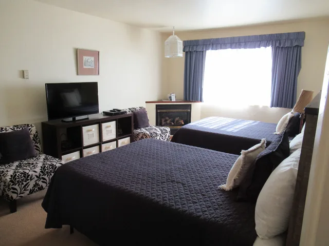 غرفة بسريرين مزدوجين بإطلالة جزئية على البحر، Gualala Country Inn 7/7
